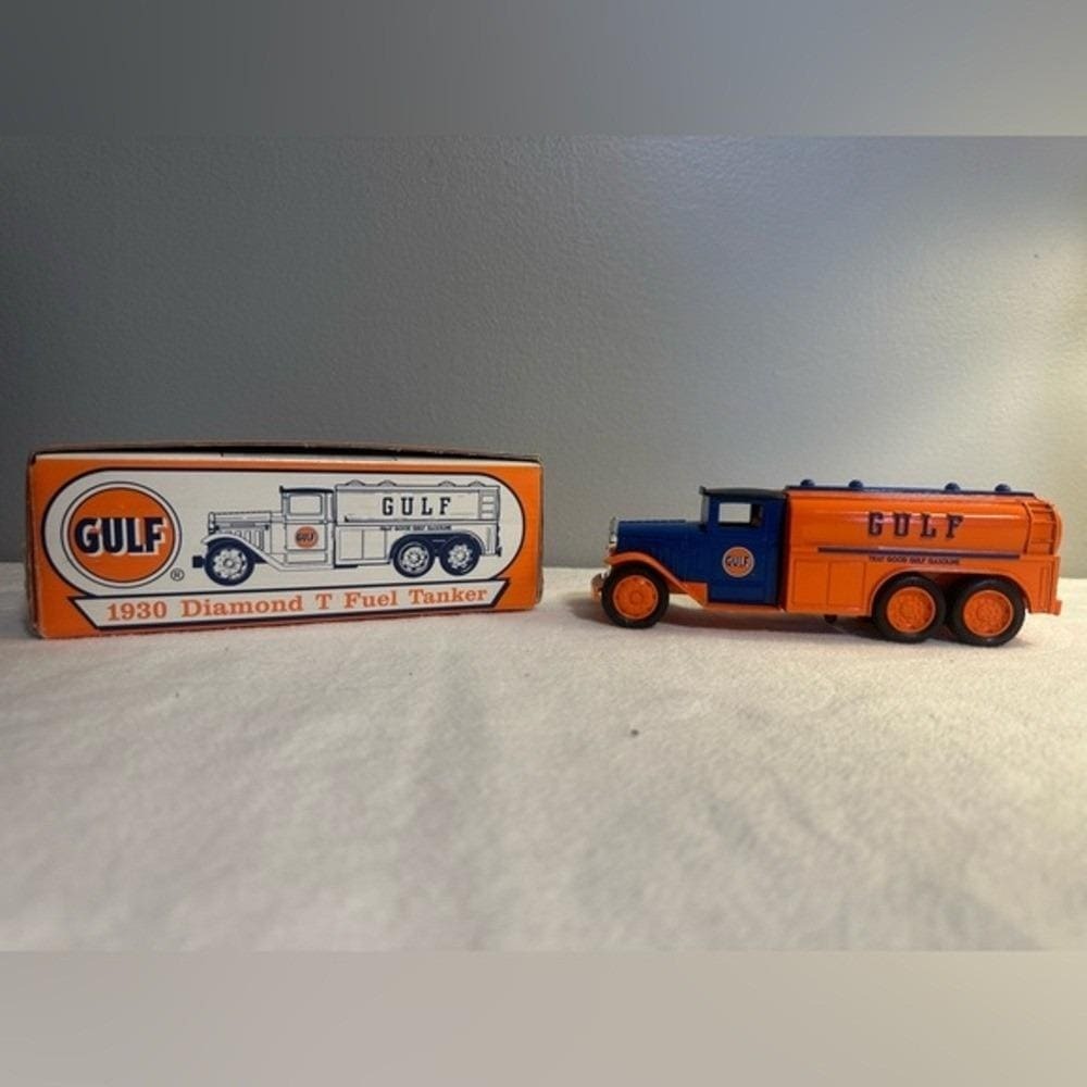 Gulf 1930 Diamond‎ T Fuel Tanker Die Cast Truck W/ Box Orange Blue Vintage Style